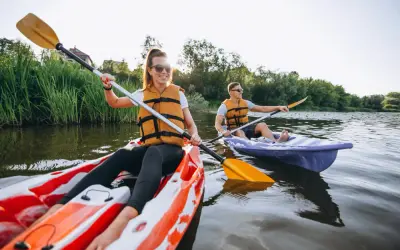 20 km kajakiem: Ile czasu? Oszacuj swój spływ jak ekspert!