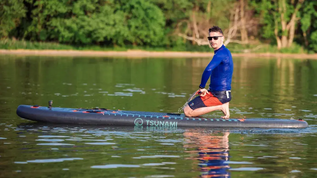 SUP czy kajak? Wybierz idealny sprzęt wodny dla siebie!